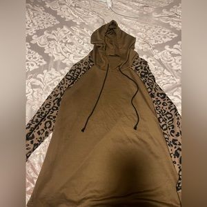 Leopard print thin hoodie size 3x more like 2x